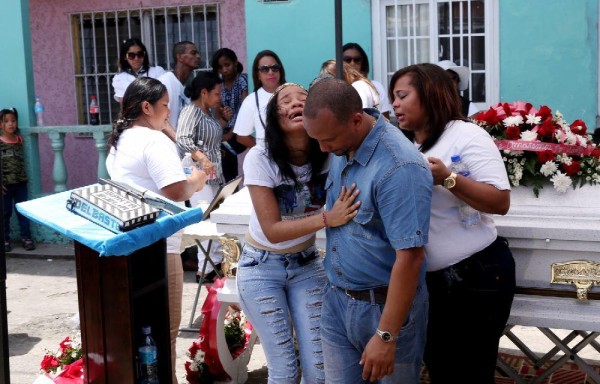 Barrio pide justicia a gritos por muerte de su joven vecino.