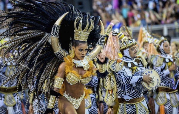 Garotas de fuego en Carnaval de Río