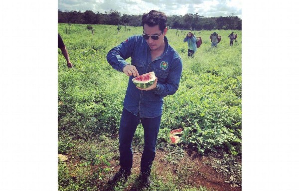 Según su perfil, también es propietario de un negocio de helados.