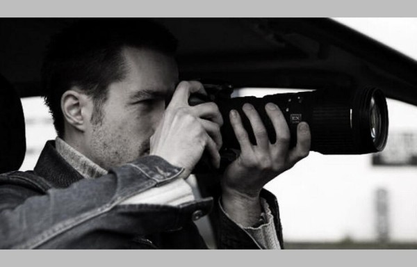 Un detective debe de mantener un lugar fijo para que los clientes acudan.