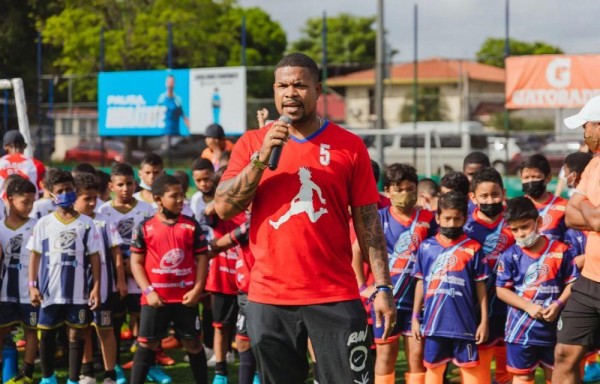 ROMÁN TORRES ESTUVO EN LA INAUGURACIÓN | Desde el pasado lunes y hasta mañana se lleva a cabo, en el sector de Amador, la Copa RT05, organizada por el exjugador de la Selección de Fútbol de Panamá, Román Torres. Aprovechando las vacaciones escolares los niños y niñas que compiten en las categorías Sub 6, Sub 8, Sub 10 y Sub 12. ‘Con la Copa RT05 promovemos la práctica deportiva dando a conocer el gran talento panameño que hay en el país', destacó el mundialista en Rusia 2018.