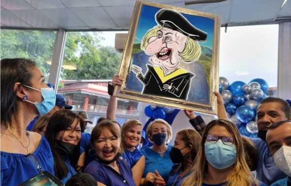 Funcionarios asistieron ayer.