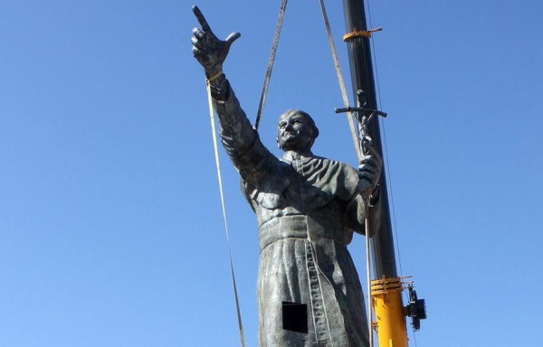 Estatua de bronce Juan Pablo II en Chile.