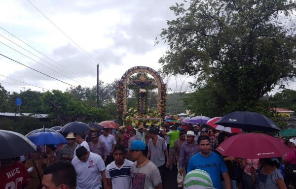 Desde el día viernes ya estaban llegando los feligreses a la comunidad.