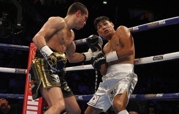 El inglés Scott Quigg vence al mexicano José Cayetano.