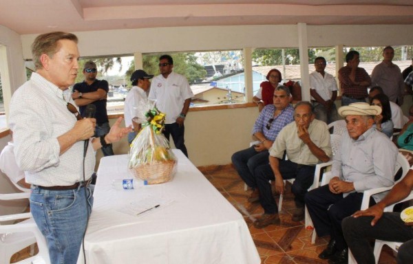 Reunión con productores en La Chorrera.