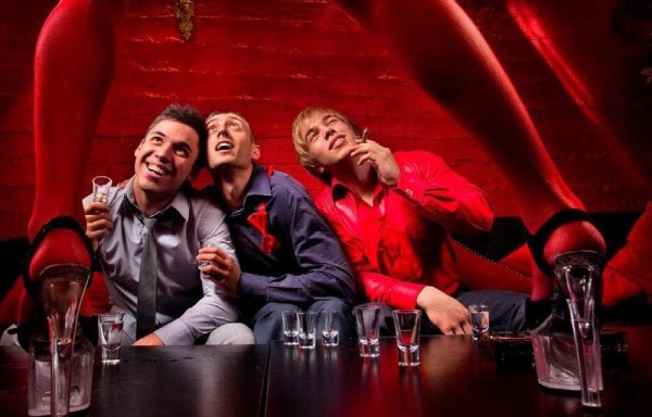 Despedida de soltero termina en 17 divorcios