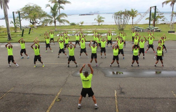 El Instituto Superior Aeronaval recluta a integrantes de ambos géneros.