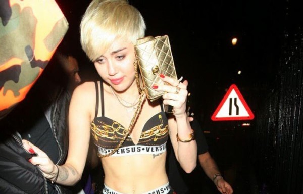 Entró vestida y por poco sale desnuda