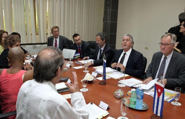 La mesa de negociaciones entre ambos países decidieron seguir las conversaciones.