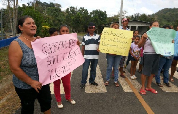 Salen a las calles a protestar, piden respuestas.