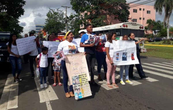 Familiares caminaron por las calles del distrito de La Chorrera.