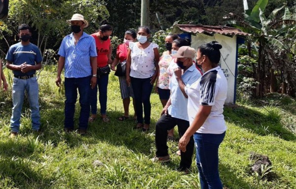 Residentes en La Bonga de Capira están cansados del mal estado de la calle