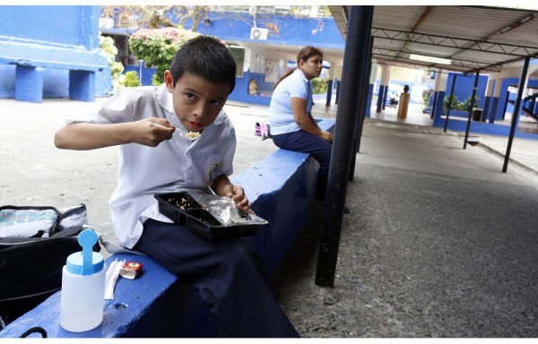 Los almuerzos deben ser entregados en los planteles entre las 11:00 a. m. y 12:30 p. m.