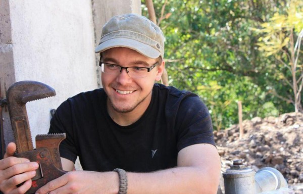 Su deseo era ser ingeniero. Nunca negó una ayuda al prójimo.