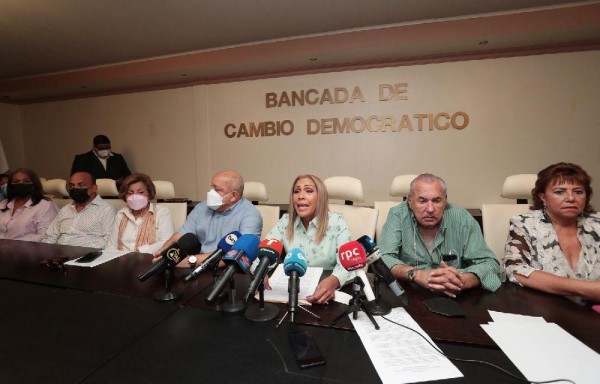 Los 15 diputados votaron a favor del perredista Crispiano Adames el 1 de julio de 2021 actual presidente.