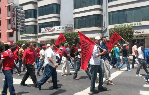 Trabajadores marcharon por Calidonia hacia la Corte.