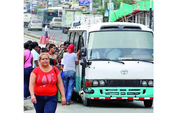 Buses de la ruta El Parador cobran un pasaje ilegal que no está aprobado por la ATTT.