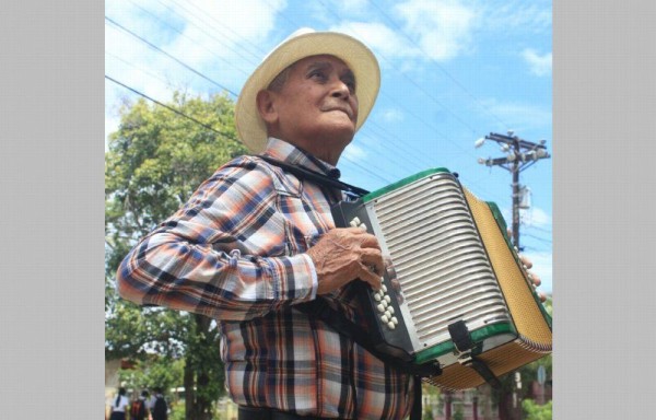 Ceferino Nieto a sus 80 años sigue presentándose en diferentes eventos privados.