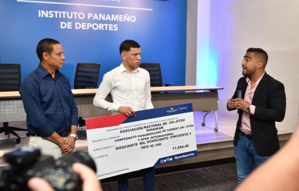 Reciben apoyo económico