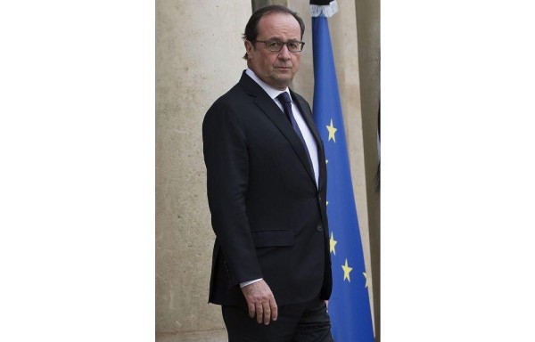 FRAN&CCEDIL;OIS HOLLANDE | PRESIDENTE DE FRANCIA | ‘He pedido al Parlamento la prolongación del estado de emergencia tres meses y anunciar la creación de 5 mil puestos adicionales en la Policía y la gendarmería, 2,500 en la justicia y 1,000 en las aduanas.'