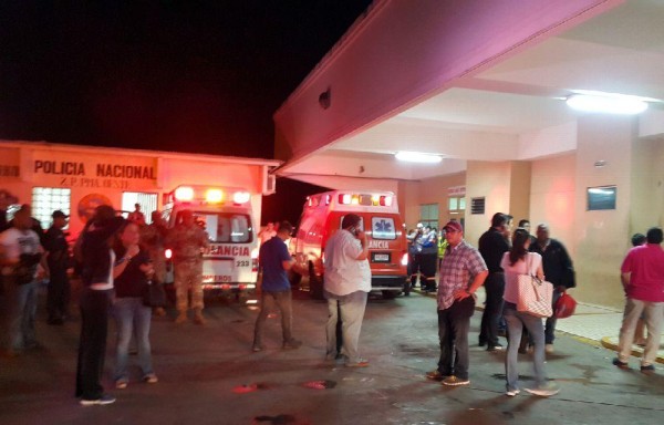 Al hospital llegaron Omar Pinzón, director de la Policía, el alcalde Blandón y el presidente Varela.