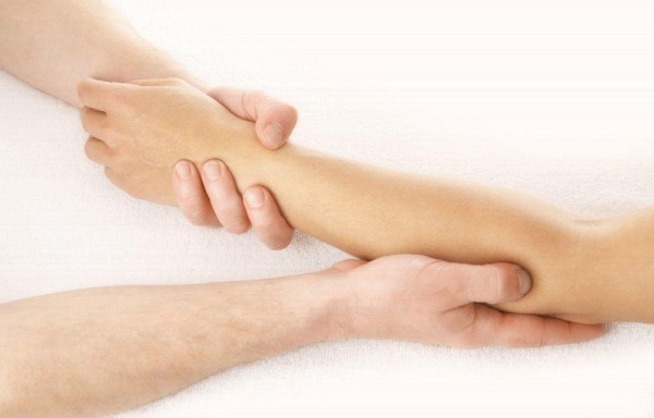 Es más, la población más joven, comprendida entre los 8 y 17 años, suele padecerla debido al crecimiento.