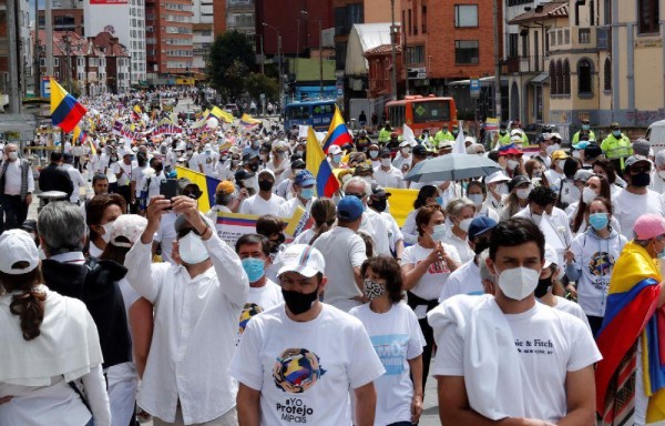 Protesta contra las protestas arropa las calles de Colombia