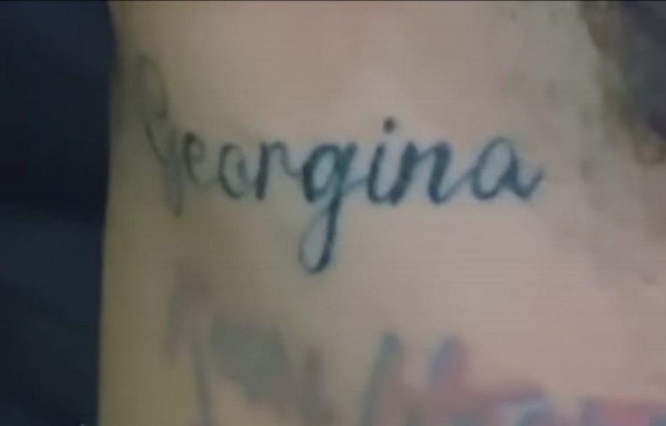 Anuel confirma su amor por Yailin con tatuaje en su nombre