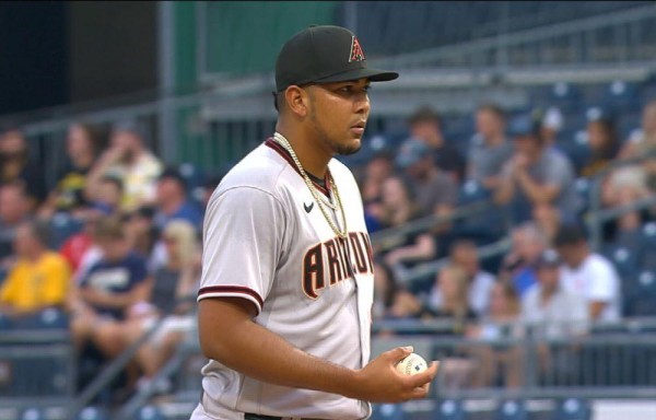 Mejía se queda con Arizona en Triple A