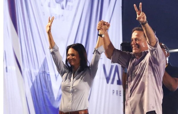 Varela estuvo acompañado de su vice Isabel Saint Malo y el presidente del PP, Miltón Henríquez.