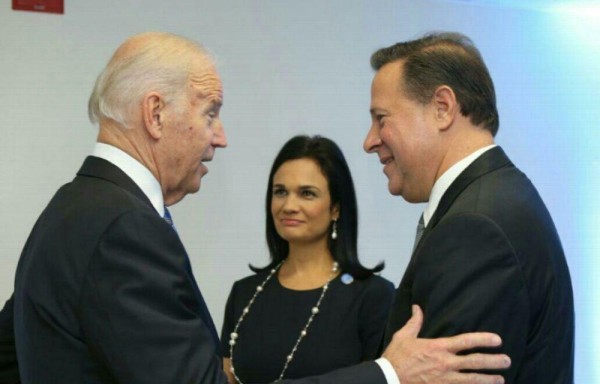 Juan Carlos Varela junto al vicepresidente Joe Biden.