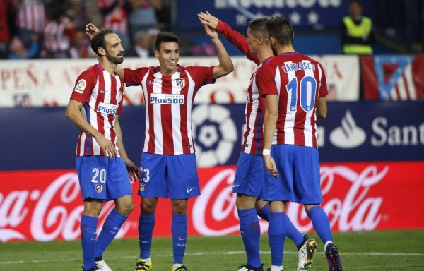 Cristiano Ronaldo celebra su gol con sus compañeros.