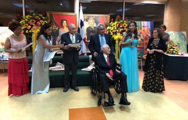 Perla Thompson, Ana Barichovich, Miguel Moreno. Dr. Roberto Iván Lo'pez, Melva López y Lola Rivera.