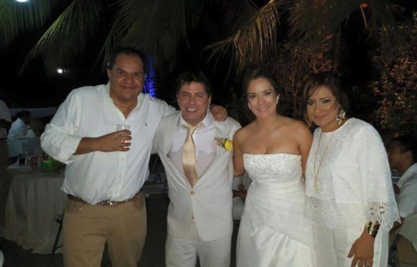 Los recién casados, junto a sus invitados.