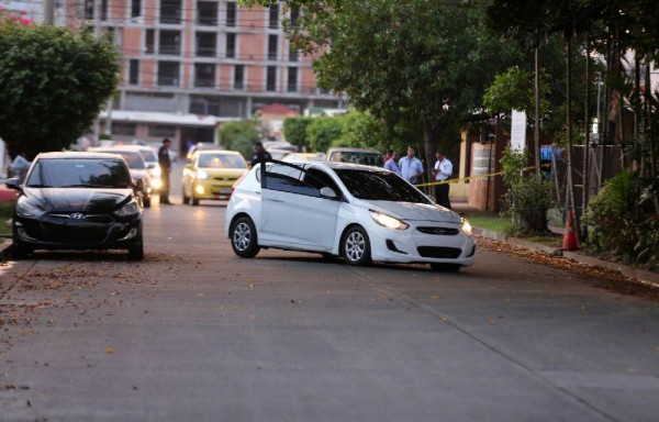 Uno de los ocupantes del auto salió ileso.