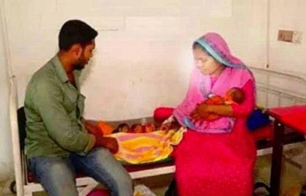 Mujer con dos úteros tuvo tres hijos en un mes