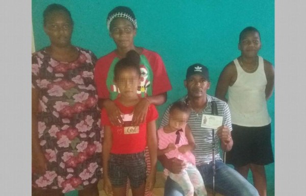 ADVIERTEN CON ENCADENARSE | Una familia de siete integrantes, que actualmente vive en La Chorrera, advierten con encadenarse en la Corte Suprema de Justicia, por las licitudes que han padecido desde que la cabeza de su hogar, Arnoldo Murillo, fue agredido por unos policías en el 2017, que lo dejó con movilidad reducida. Darling armijo pide que el juicio por daño y perjuicio se adelante, ya que se estableció para el 6 de noviembre del 2024.