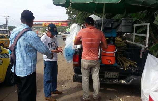 Iniciaron el negocio en 1999. Hoy, por tan solo 50 centavos se puede conseguir un delicioso jugo.