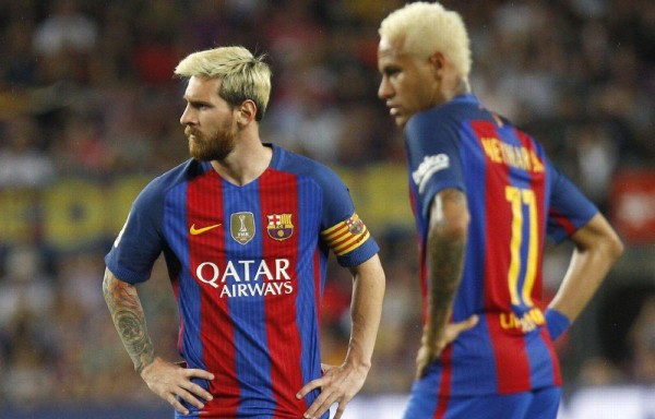 Los delantero del FC Barcelona Leo Messi (I), y el brasileño Neymar Da Silva.