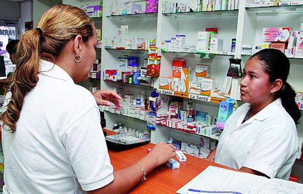 Pacientes deben comprar en farmacias privadas.