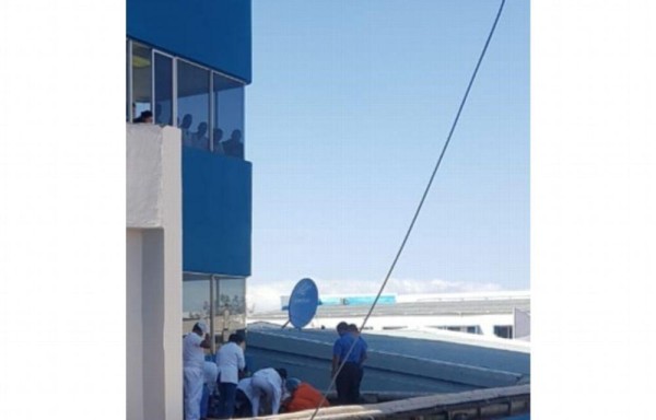 En este sitio del hospital cayó el cuerpo del adulto mayor.