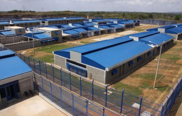 Hallan dos armas de fuego en medio de requisas en la Mega Joya, tras balacera