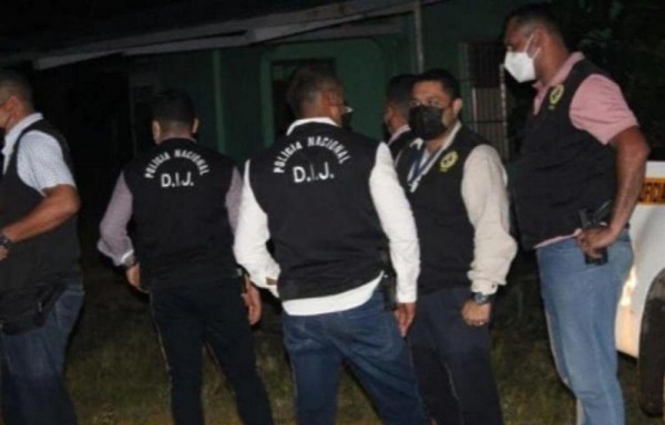 Autoridades llegaron al lugar donde se dio el ataque para recabar indicios.