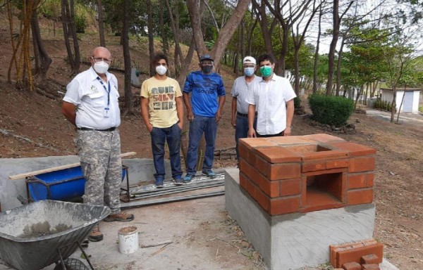 ‘Atiza Esperanza' construye estufas ecológicas en hogares rurales