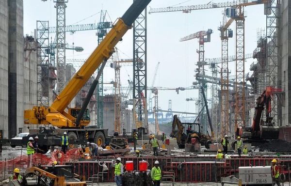Trabajos de la ampliación del Canal reanudaron ayer.