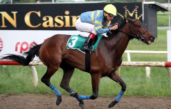 ‘Candy Sugar Lady' ganó con autoridad el evento estelar dominical del Clásico Día de la Madre.