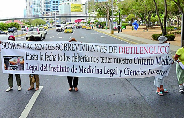 Sobrevivientes también denuncian falta de medicamentos.