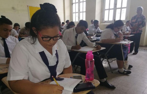 El amor y la responsabilidad por los estudios que tiene esta joven de 15 años, ha hecho que sobresalga desde primer grado, por su altas calificaciones.