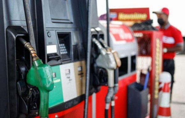 Promulgan resolución que congela precio de combustible a vehículos particulares por tres meses